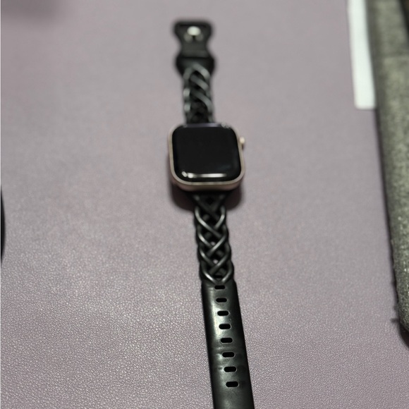 Apple Watch Series 10, Rose Gold - 42MM (with LTE) - Picture 5 of 5